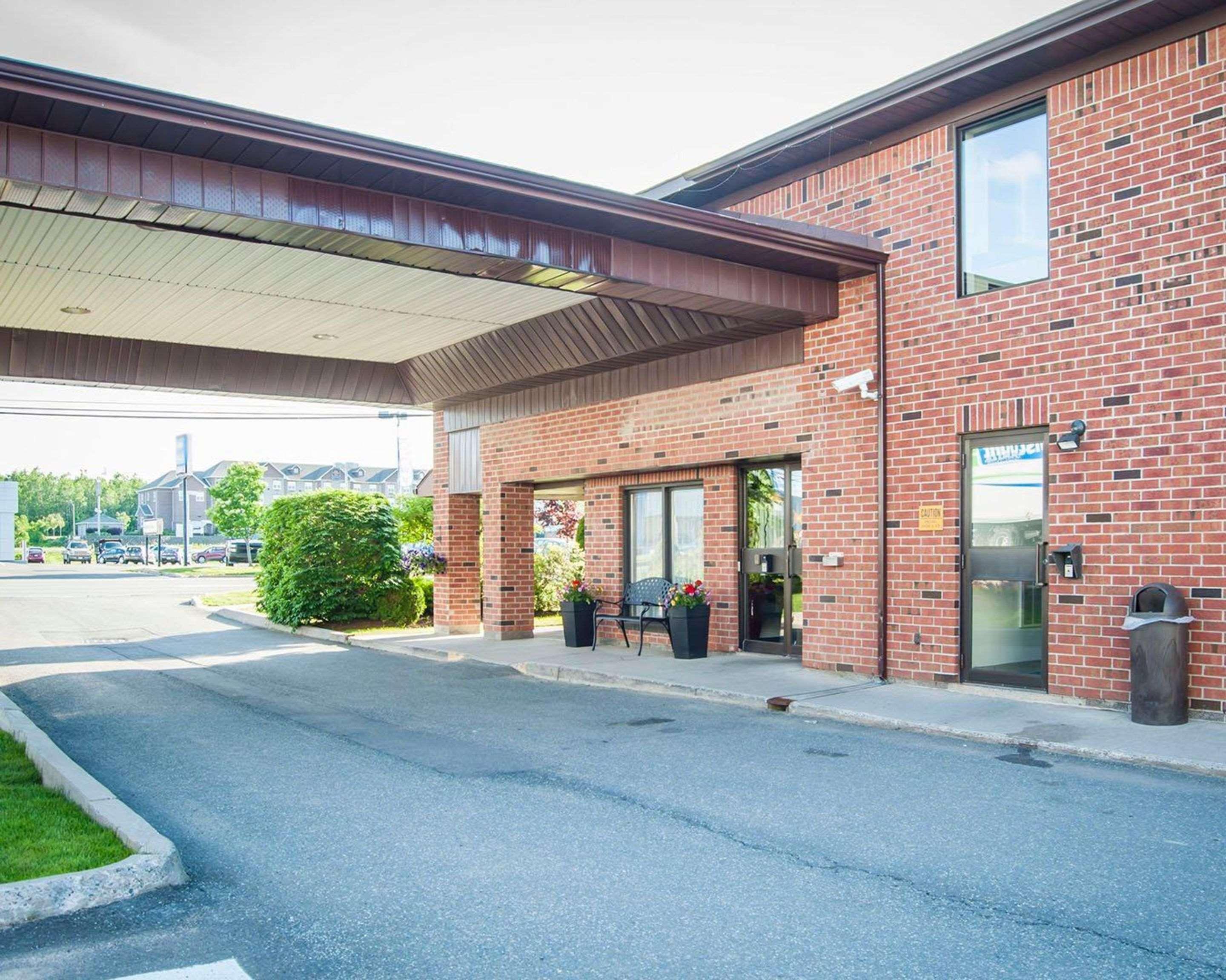 Comfort Inn Fredericton Exterior photo