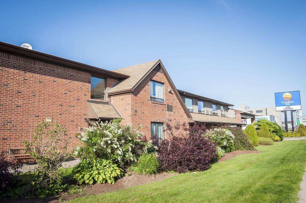 Comfort Inn Fredericton Exterior photo