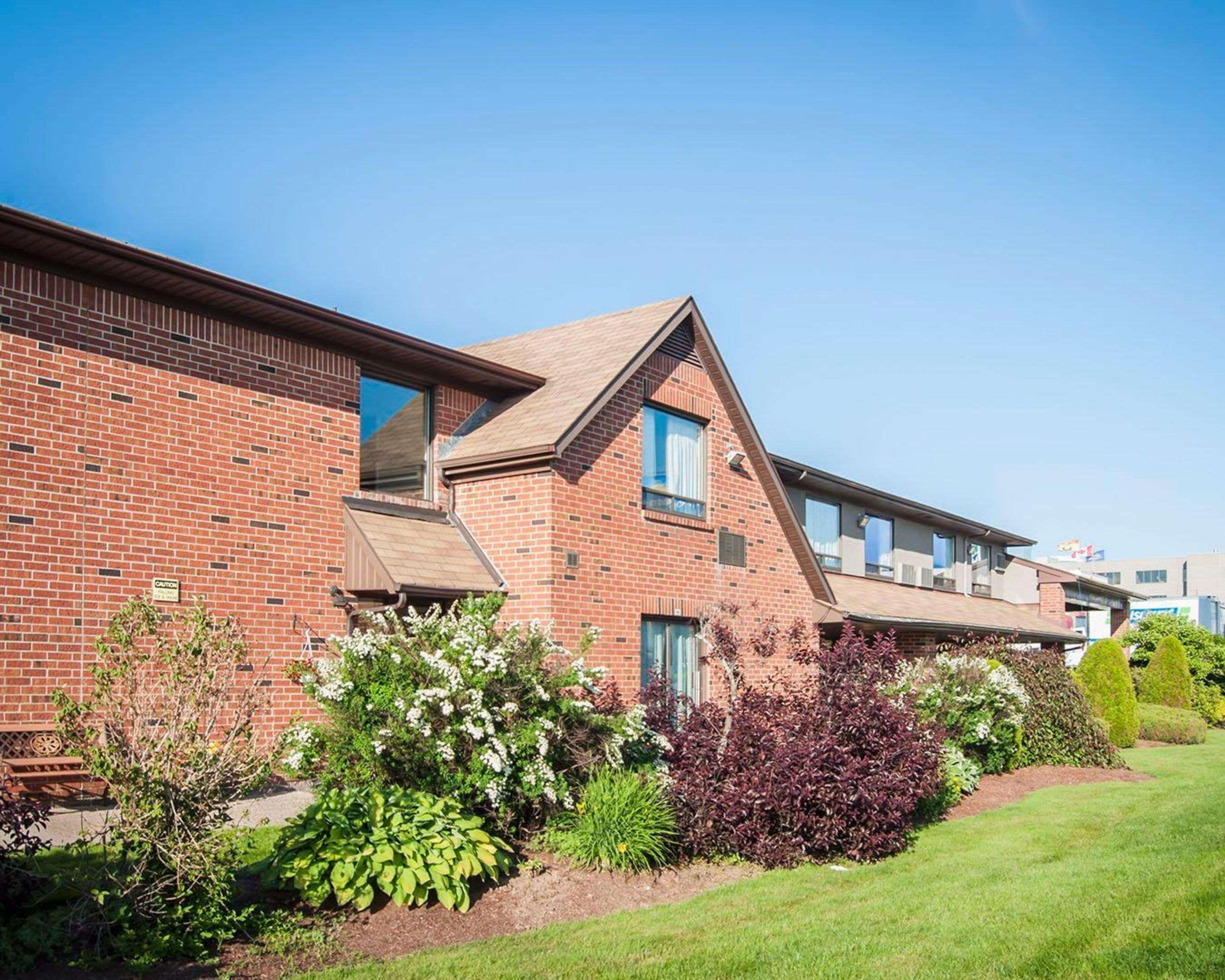 Comfort Inn Fredericton Exterior photo