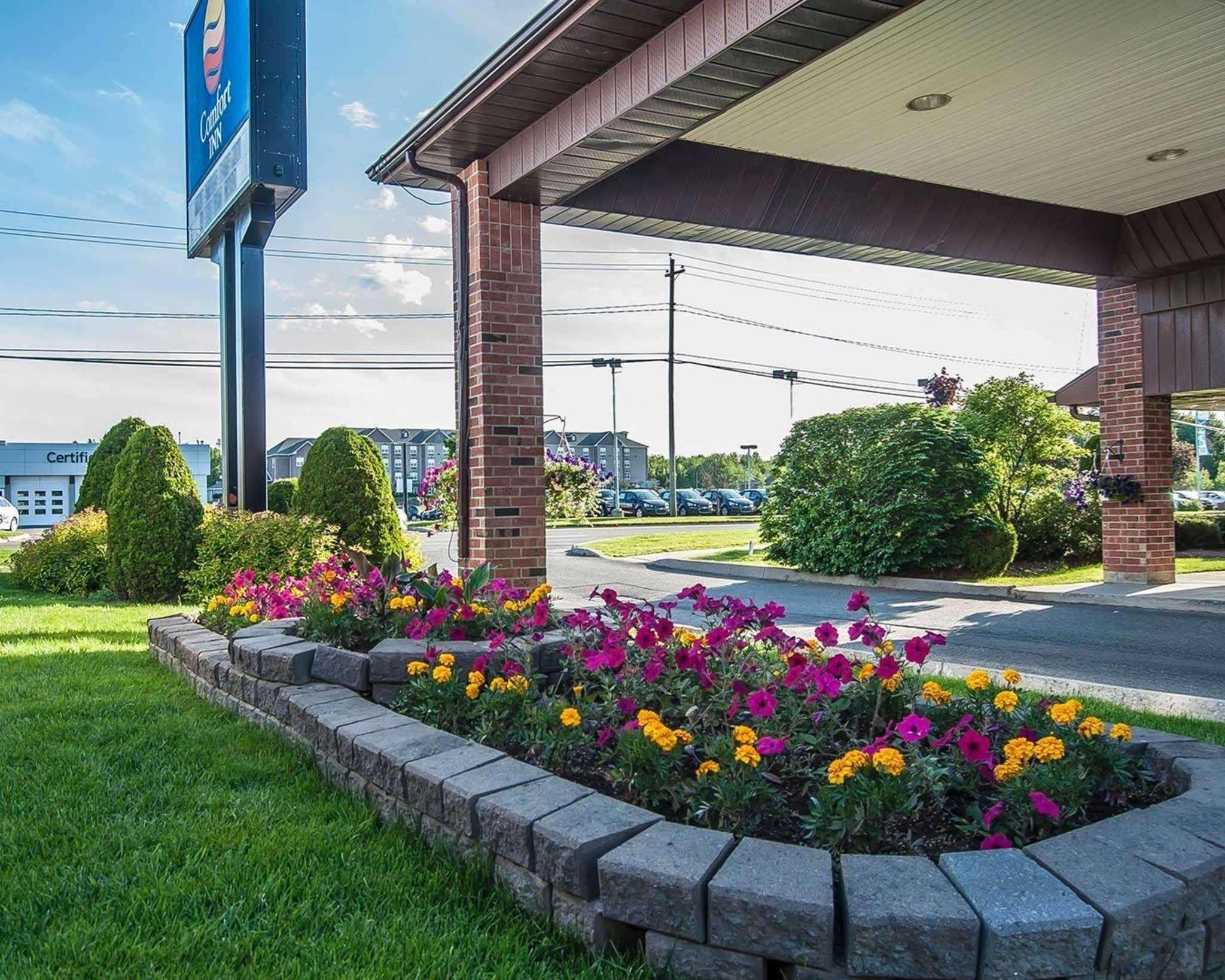 Comfort Inn Fredericton Exterior photo