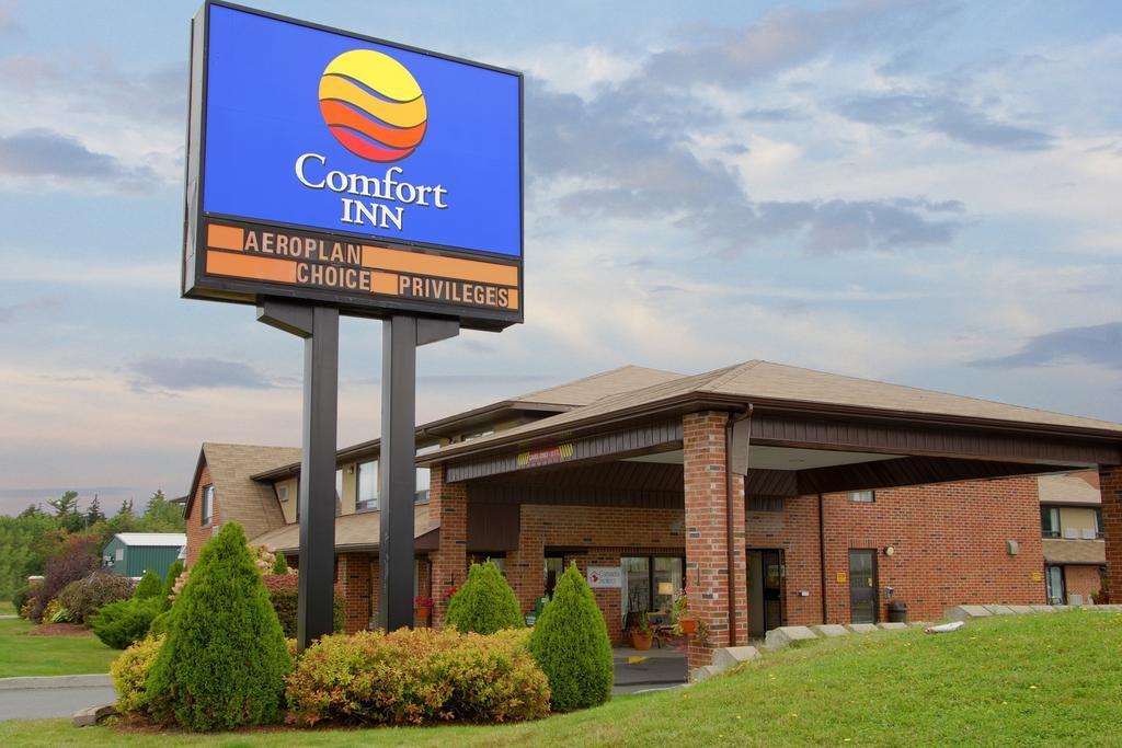 Comfort Inn Fredericton Exterior photo